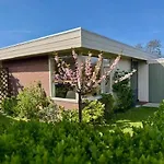Vt Wonen Stijl Vakantiebungalow Nabij Zee, Strand, Bos En Duinen Voor 6 Personen Warmenhuizen